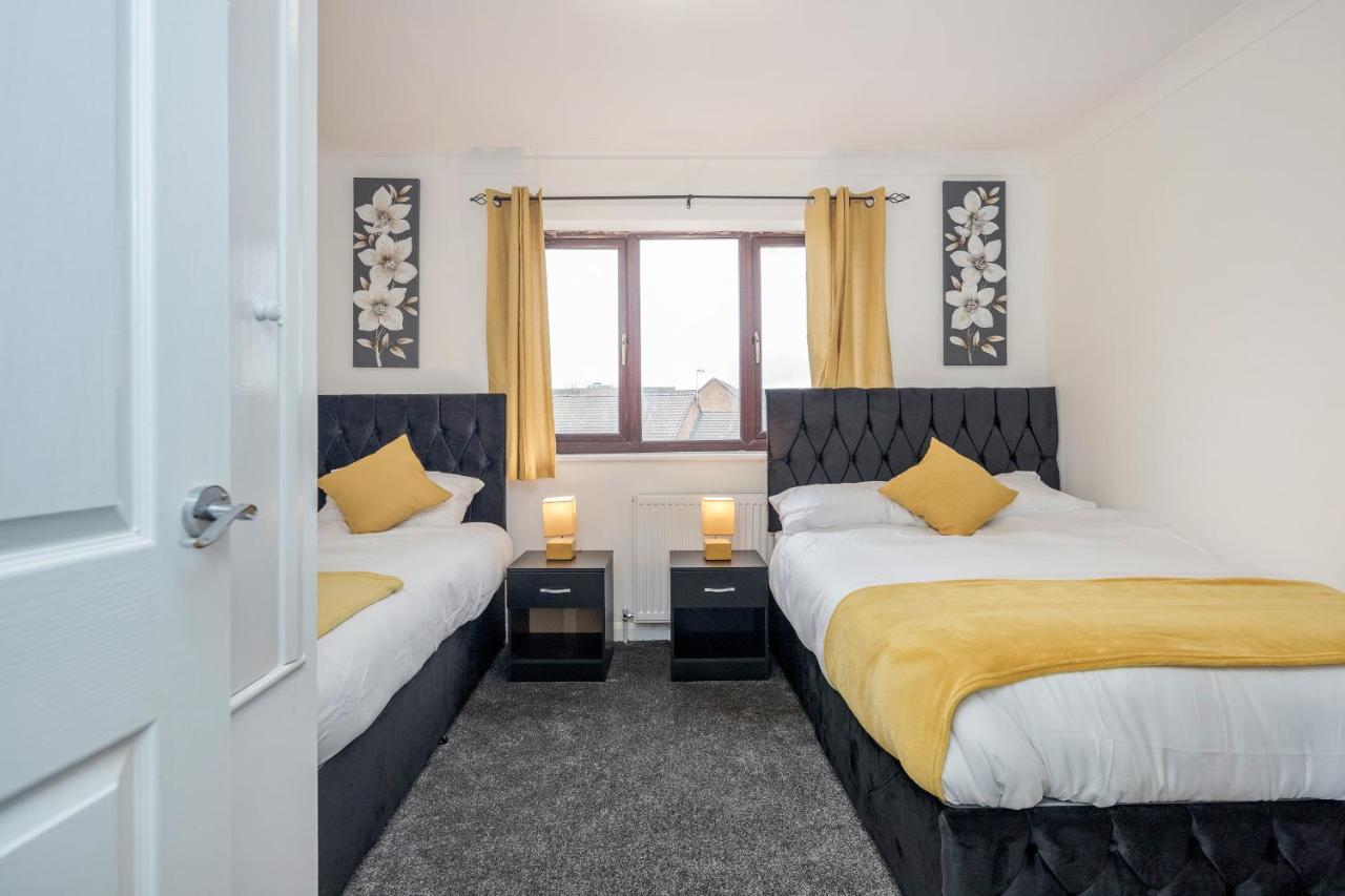 Lovely House In Dagenham / Barking With Free Parking, Wifi & Garden Экстерьер фото